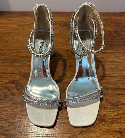 Badgley Mischka Women’s Lilllie Satin Rhinestone Heels White Size 7.5 Elegant - Picture 3 of 11